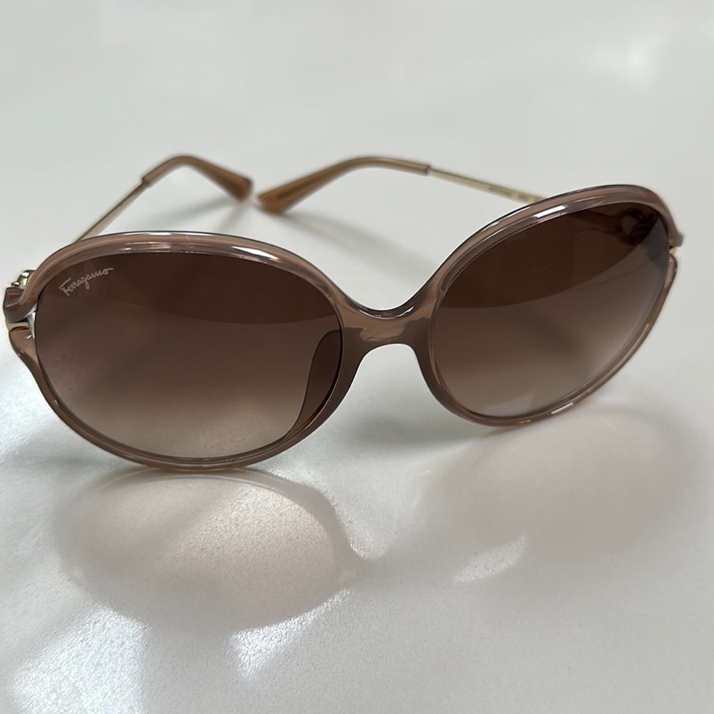 Salvatore Ferragamo Round Sunglasses - Picture 2 of 9